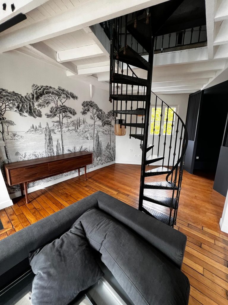 Aménagement intérieur sur mesure réalisé par Batiprestige en Île-de-France
