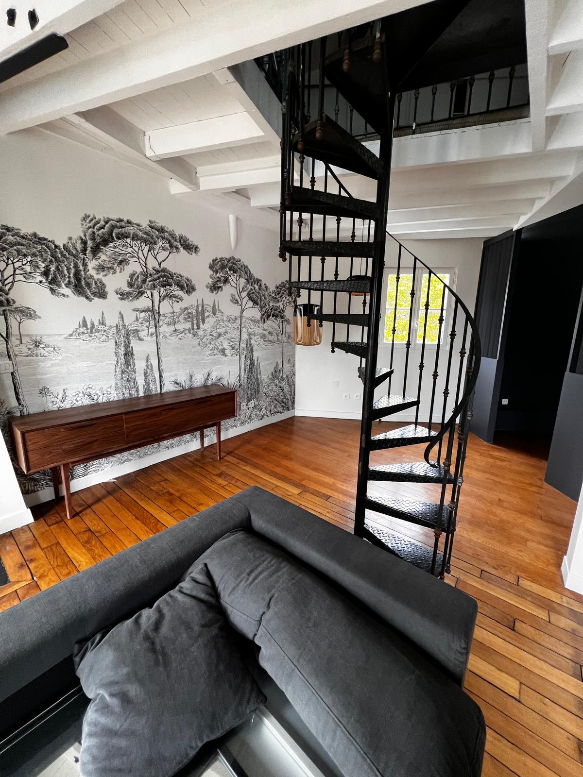 Aménagement intérieur sur mesure réalisé par Batiprestige en Île-de-France